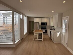 214 11th St in Seal Beach, CA - Building Photo - Building Photo