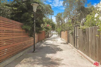 36 Breeze Ave in Los Angeles, CA - Building Photo - Building Photo