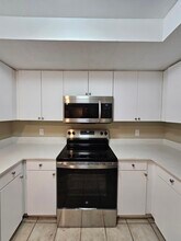 4191 N Haverhill Rd in West Palm Beach, FL - Building Photo - Building Photo