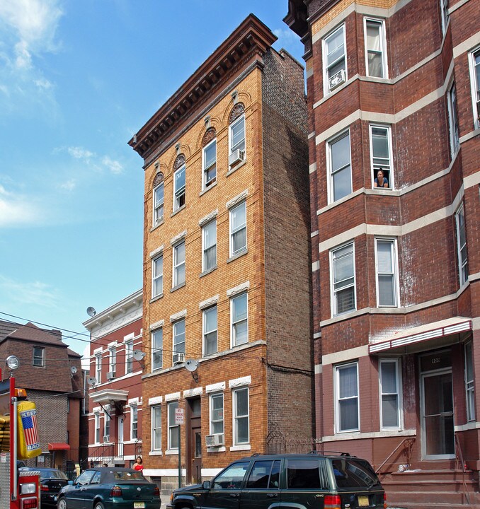 902 West St in Union City, NJ - Foto de edificio