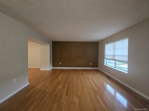 60 Evan Rd in Warwick, NY - Building Photo - Building Photo