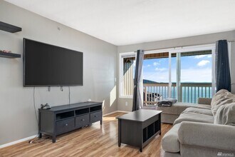 1199 SE 9th Ave, Unit 304 in Oak Harbor, WA - Building Photo - Building Photo
