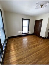 211 Holland St, Unit 2 in Somerville, MA - Foto de edificio - Building Photo