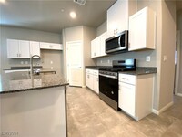 10197 Sequoia Fls Pl, Unit 17 in Las Vegas, NV - Building Photo - Building Photo