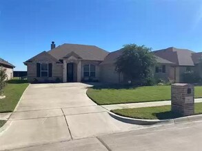 310 Oar Wood Dr in Granbury, TX - Building Photo - Building Photo