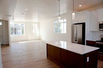 155 N Main St in North Salt Lake, UT - Building Photo - Building Photo