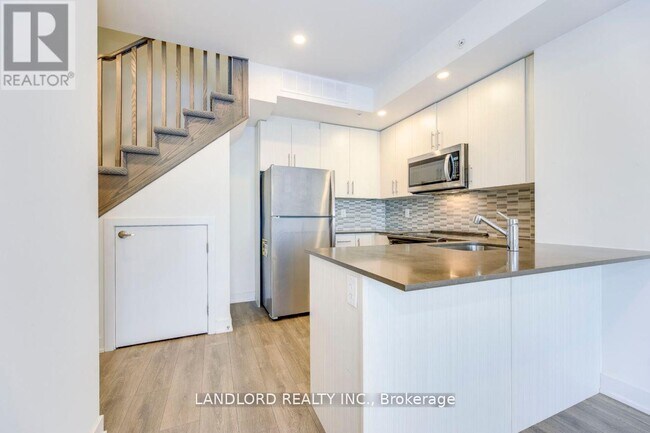 3483 Widdicombe Way in Mississauga, ON - Building Photo - Building Photo