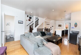 1038 Otis St NE in Washington, DC - Building Photo - Building Photo