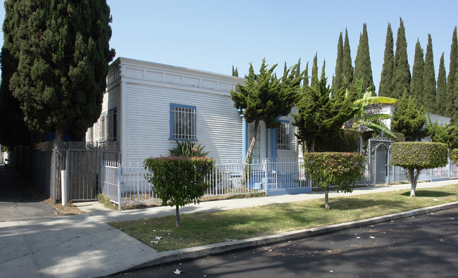 5111 Raleigh St in Los Angeles, CA - Building Photo - Building Photo