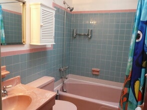3250 34th St, Unit 3 rd floor in Astoria, NY - Foto de edificio - Building Photo