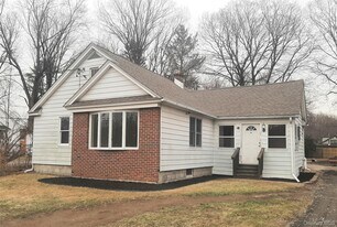 1288 NY-9G in Hyde Park, NY - Building Photo