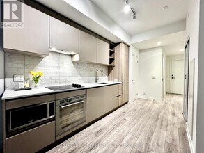 55-355 Mercer St in Toronto, ON - Building Photo - Building Photo