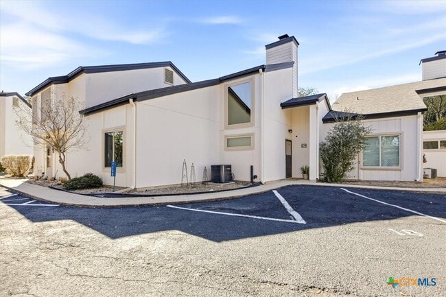 property at 1135 Parkview Dr