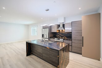 Railroad Lofts in Worcester, MA - Foto de edificio - Interior Photo