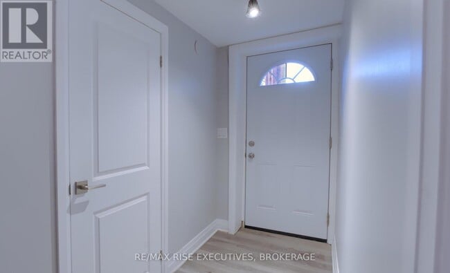 258 Kingscourt Ave in Kingston, ON - Building Photo - Building Photo