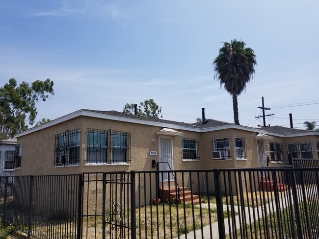 7906 S Normandie Ave in Los Angeles, CA - Building Photo - Building Photo