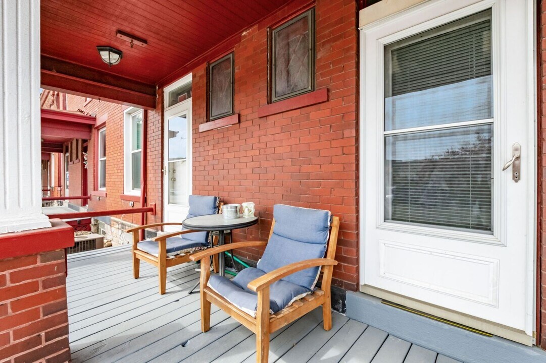 16 E Blake Ave in Columbus, OH - Building Photo