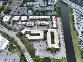 6707 N Kendall Dr, Unit VOP 116 in Pinecrest, FL - Building Photo - Building Photo