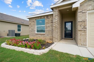 105 Olympic Cv in Seguin, TX - Building Photo - Building Photo