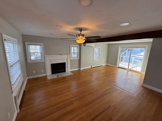 23 Tiverton Pky in Worcester, MA - Foto de edificio - Building Photo