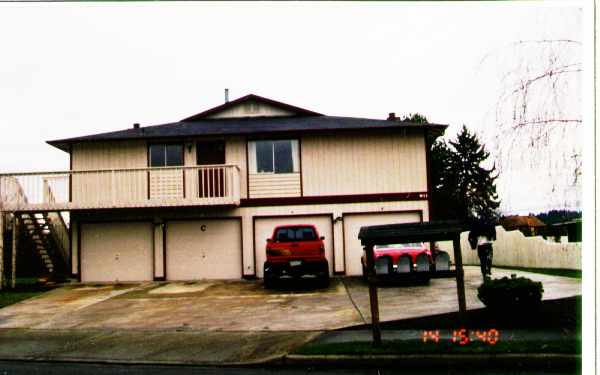 911 31st St NE in Auburn, WA - Building Photo