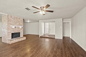 9806 Tassel Brook Dr in Houston, TX - Building Photo - Building Photo