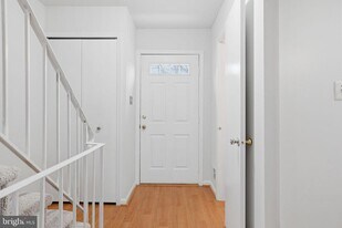 7923 Pebble Brook Ct in Springfield, VA - Building Photo