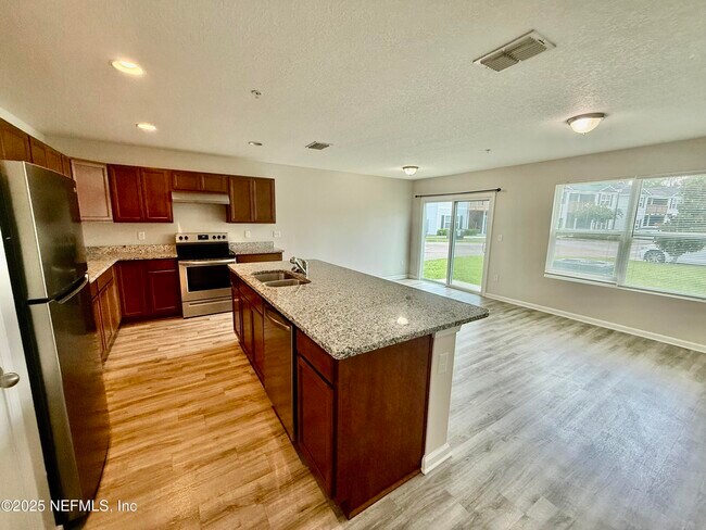 9109 Western Way in Jacksonville, FL - Building Photo - Building Photo