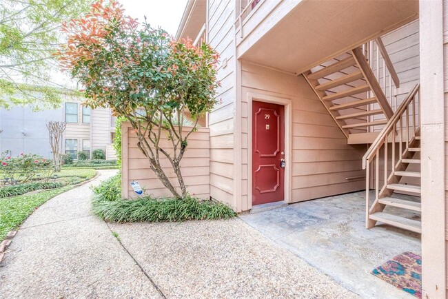 2125 Augusta Dr in Houston, TX - Building Photo - Building Photo