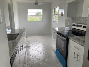 12701 SW 13th St in Pembroke Pines, FL - Foto de edificio - Building Photo