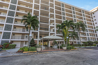 3100 N Palm Aire Dr, Unit 406 in Pompano Beach, FL - Building Photo - Building Photo