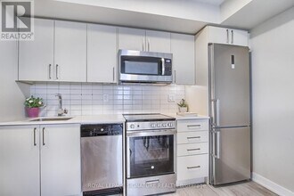 38 Monte Kwinter Ct in Toronto, ON - Building Photo - Building Photo