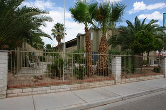 The Bellevue Apartments in Henderson, NV - Foto de edificio - Building Photo