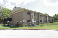 Emerald Point in Irving, TX - Building Photo - Building Photo