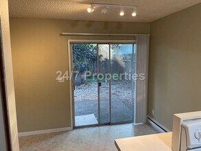 351 NE 78th Ave in Portland, OR - Building Photo - Building Photo