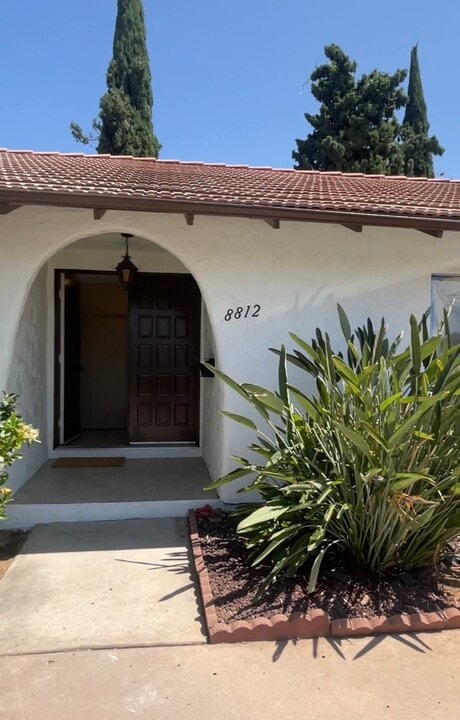 8812 Annandale Way in Santee, CA - Building Photo