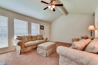 2415 Wisteria Way in Round Rock, TX - Foto de edificio - Building Photo