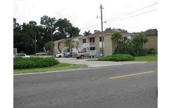 Southern Pines Apartments in Panama City, FL - Building Photo - Building Photo