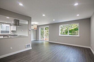 11431 NE 88th St in Kirkland, WA - Building Photo - Building Photo