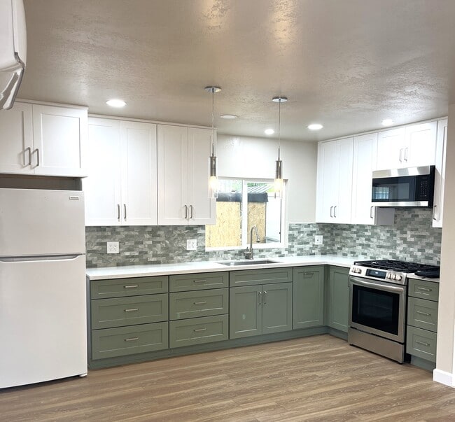 4747 Oregon St, Unit B