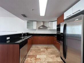 170 SE 14th St, Unit 2107 in Miami, FL - Building Photo - Building Photo