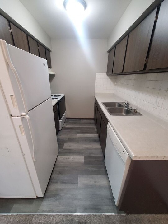 7875 W Oklahoma Ave in Milwaukee, WI - Building Photo