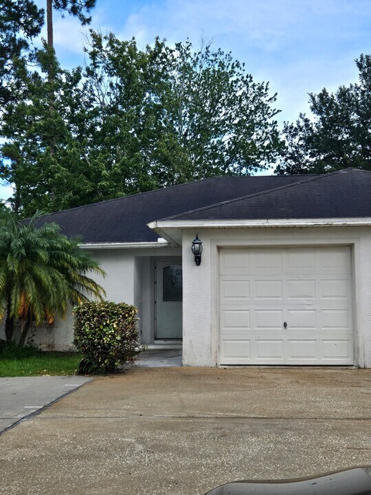 10 Emerald Ln in Palm Coast, FL - Foto de edificio