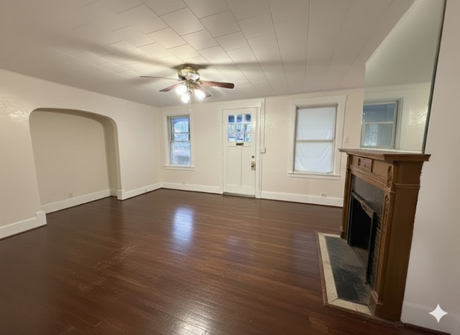 1027 Farragut St, Unit 1 in Pittsburgh, PA - Foto de edificio - Building Photo