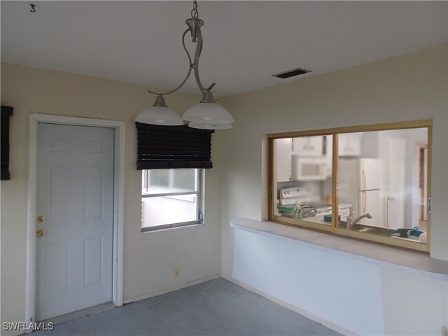 property at 1915 W Lakeview Blvd