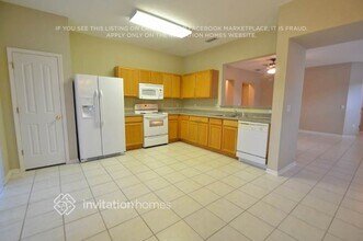 6870 Lake Eaglebrooke Dr in Lakeland, FL - Building Photo - Building Photo
