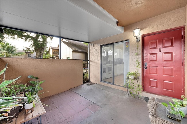 2351 NW 37th Ave in Coconut Creek, FL - Building Photo - Building Photo