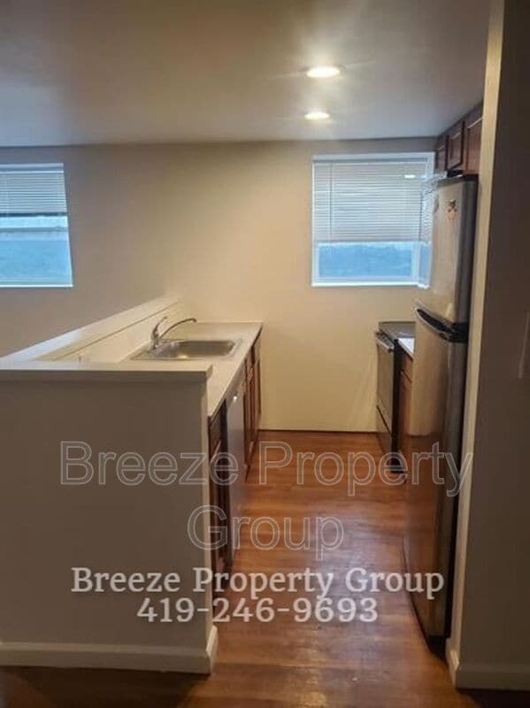 1945 Ottawa Dr in Toledo, OH - Foto de edificio - Building Photo