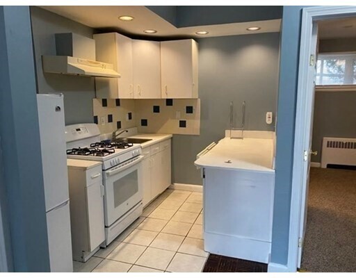 42 Dean Rd in Brookline, MA - Building Photo - Building Photo