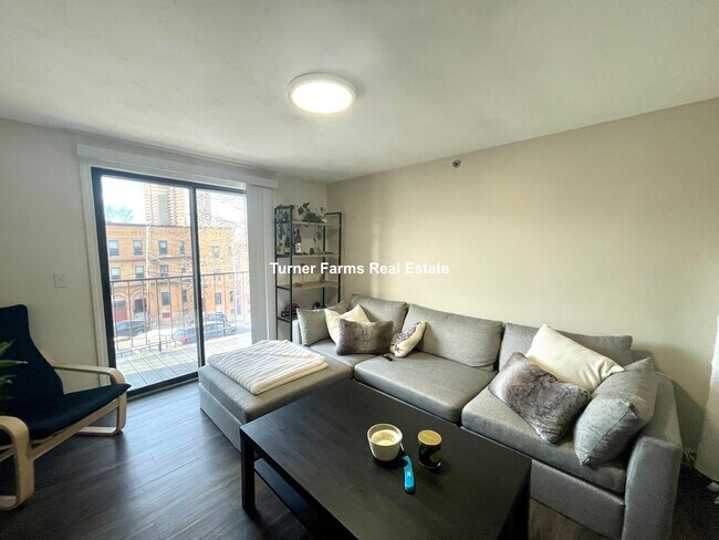 3 Darling St, Unit 6 in Boston, MA - Foto de edificio - Building Photo